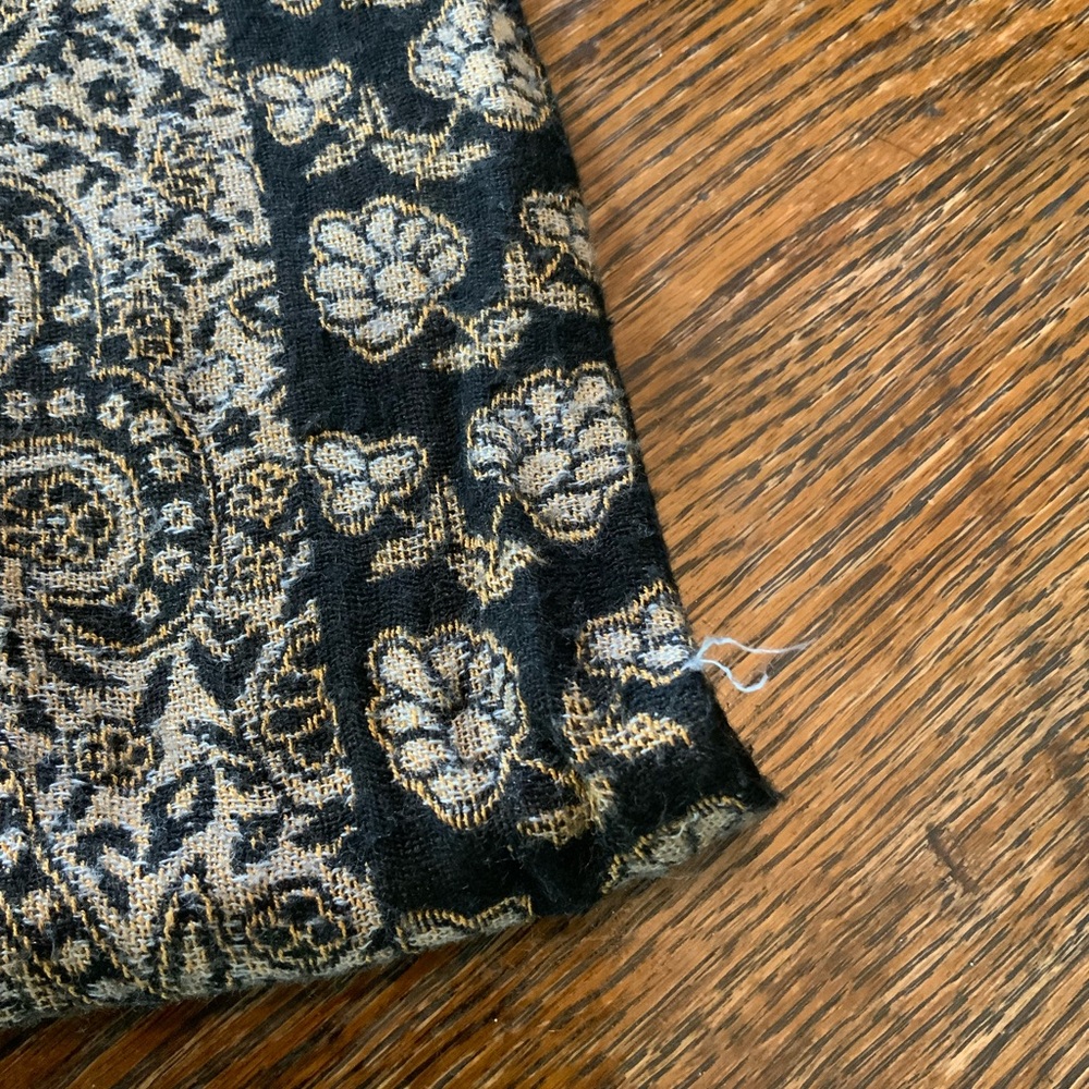 Paisley Pattern Scarf - Picture 6 of 7